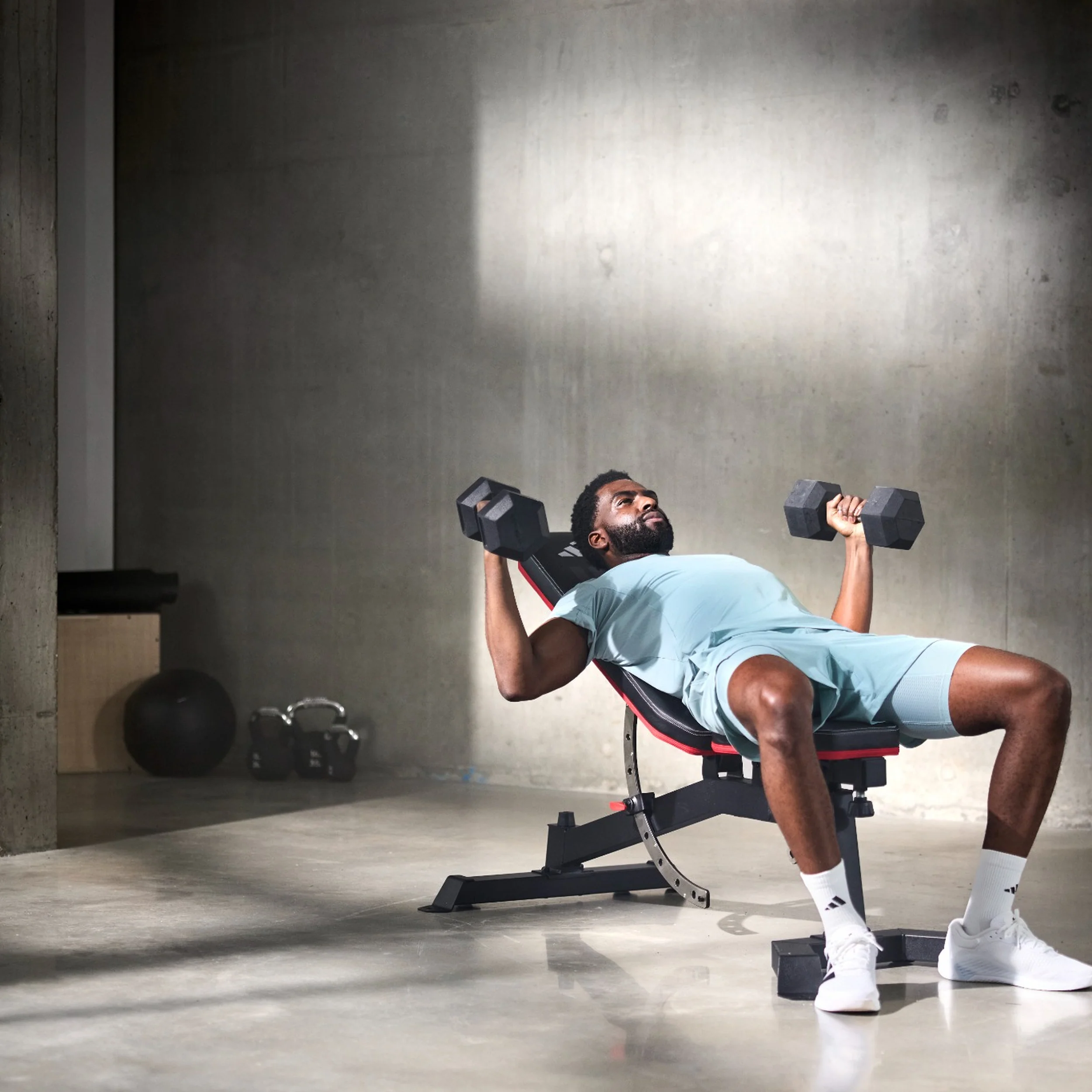 adidas Utility Bench mit Bizeps-Curlpult & Beincurler - Image 17